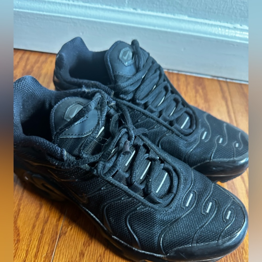Nike Air Max Plus. Black.  Size 6Y